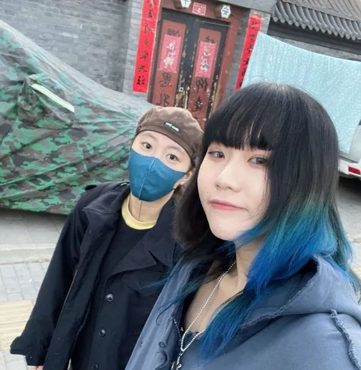 26岁窦靖童现身机场,长发造型遭吐槽,4月14日,有狗仔拍到王菲的大女儿