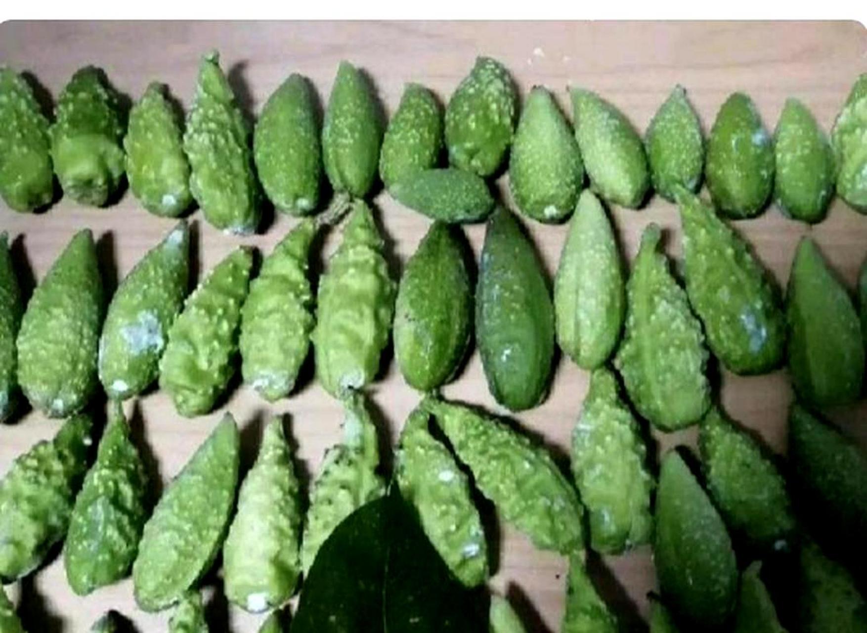 我的南方朋友寄给我一些水果,他们说这是飘飘角.