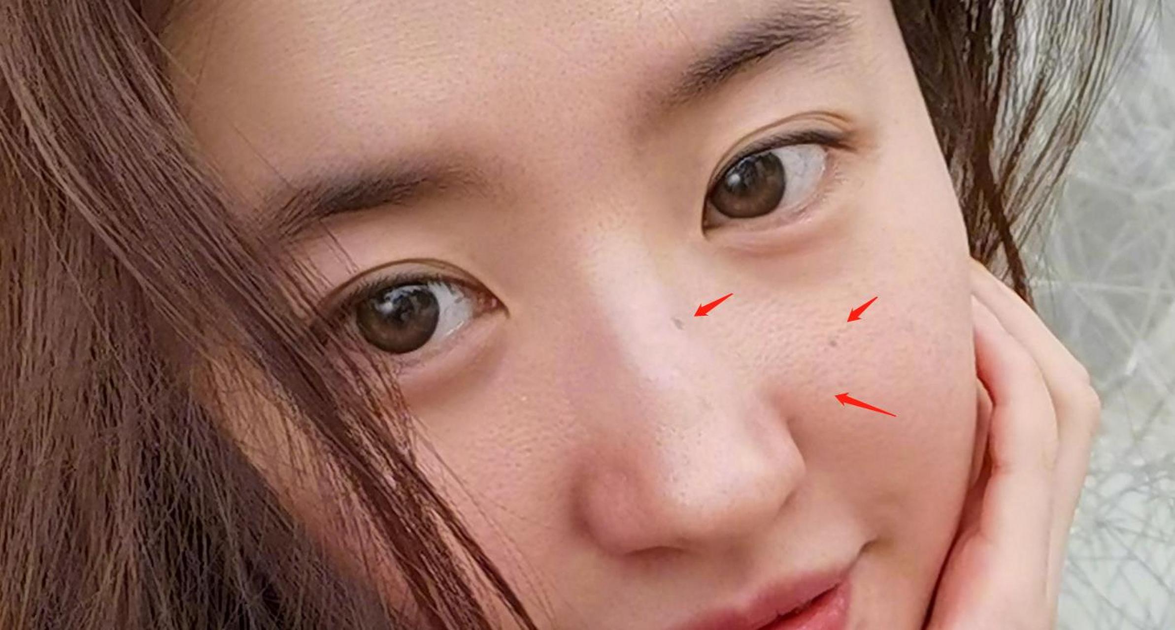 4月6日下午,演员刘亦菲在个人社交平台分享了一组出游美照.