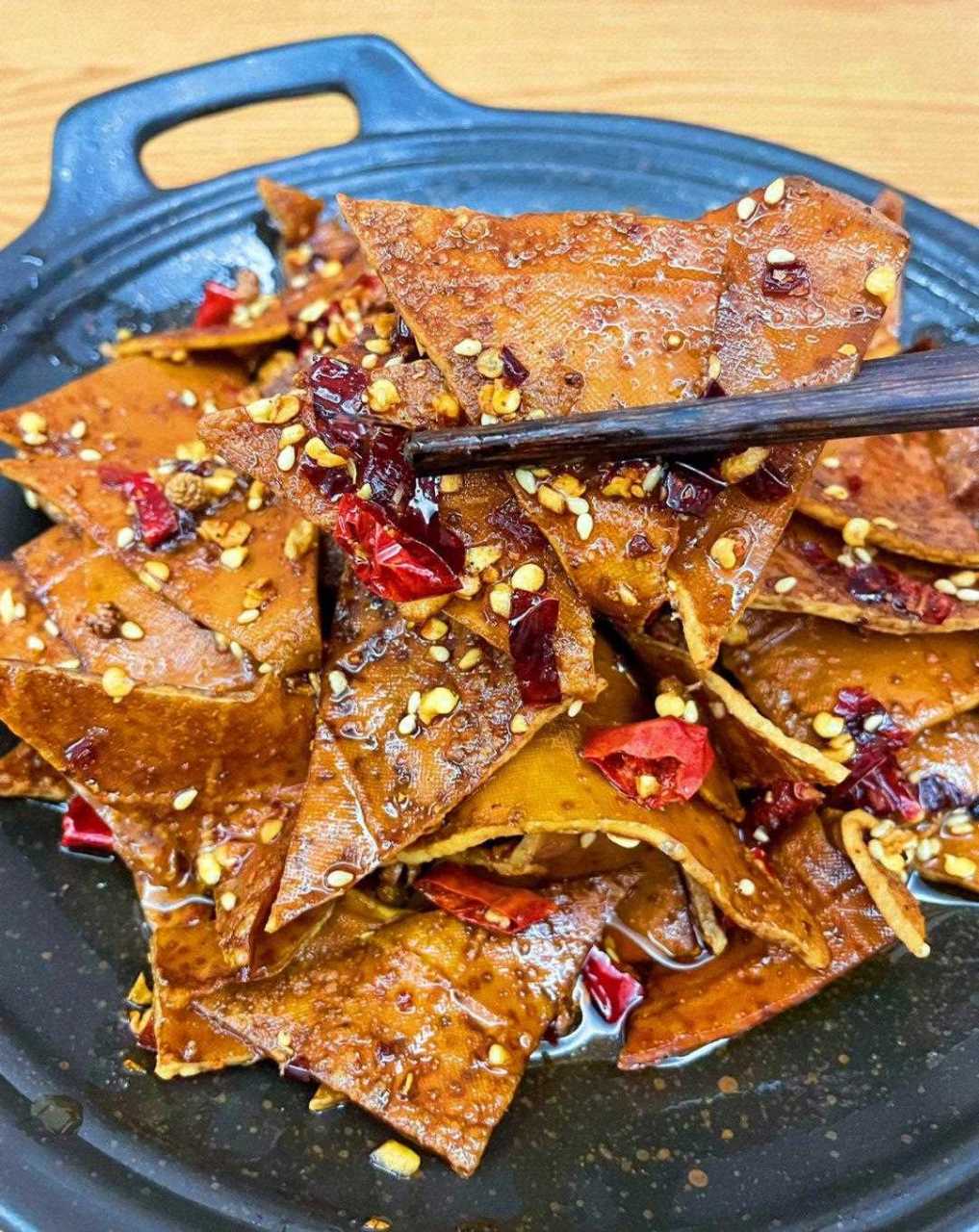 冷吃麻辣豆干,味道绝绝的 豆干这样做也太香了,既下酒又解馋,一次吃一