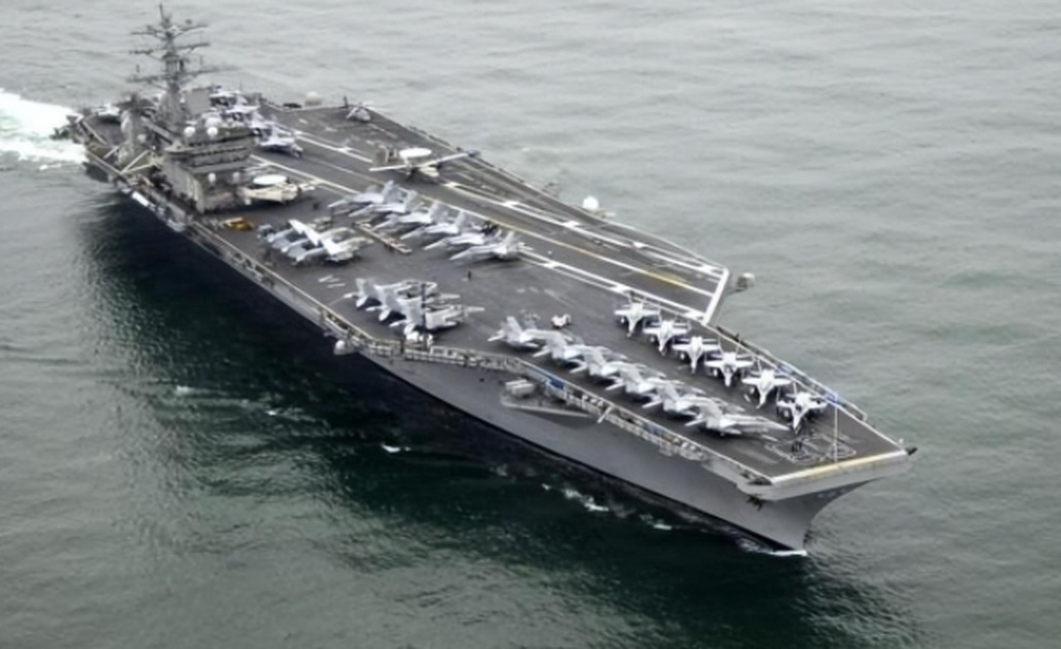 美国海军的尼米兹号核动力航空母舰是美国目前在西太部署的唯一一艘核