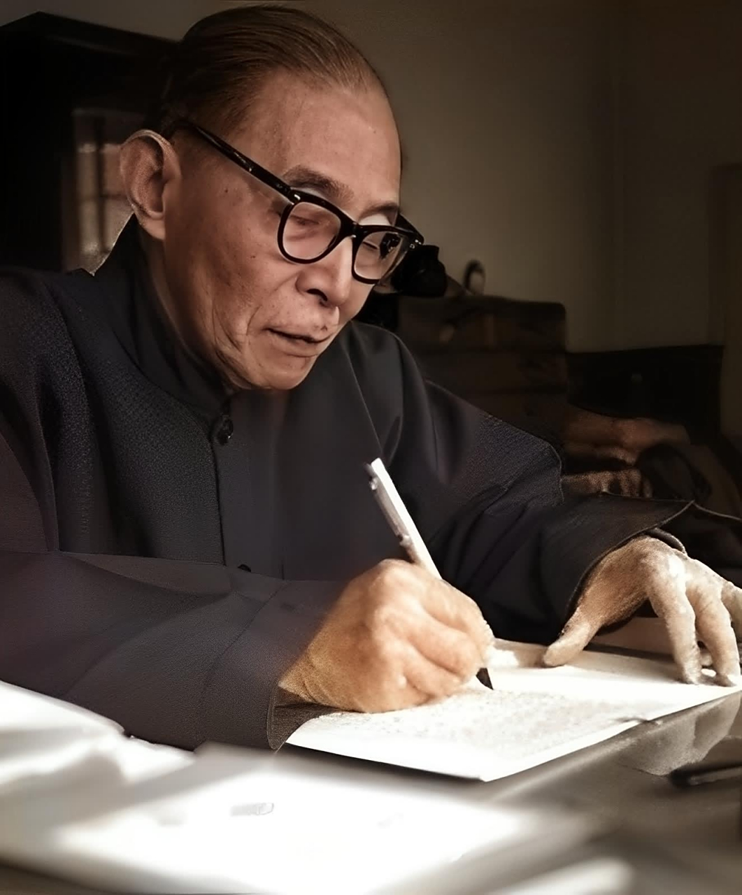 33岁时,茅盾爱上了才女秦德君,并让他怀孕了!