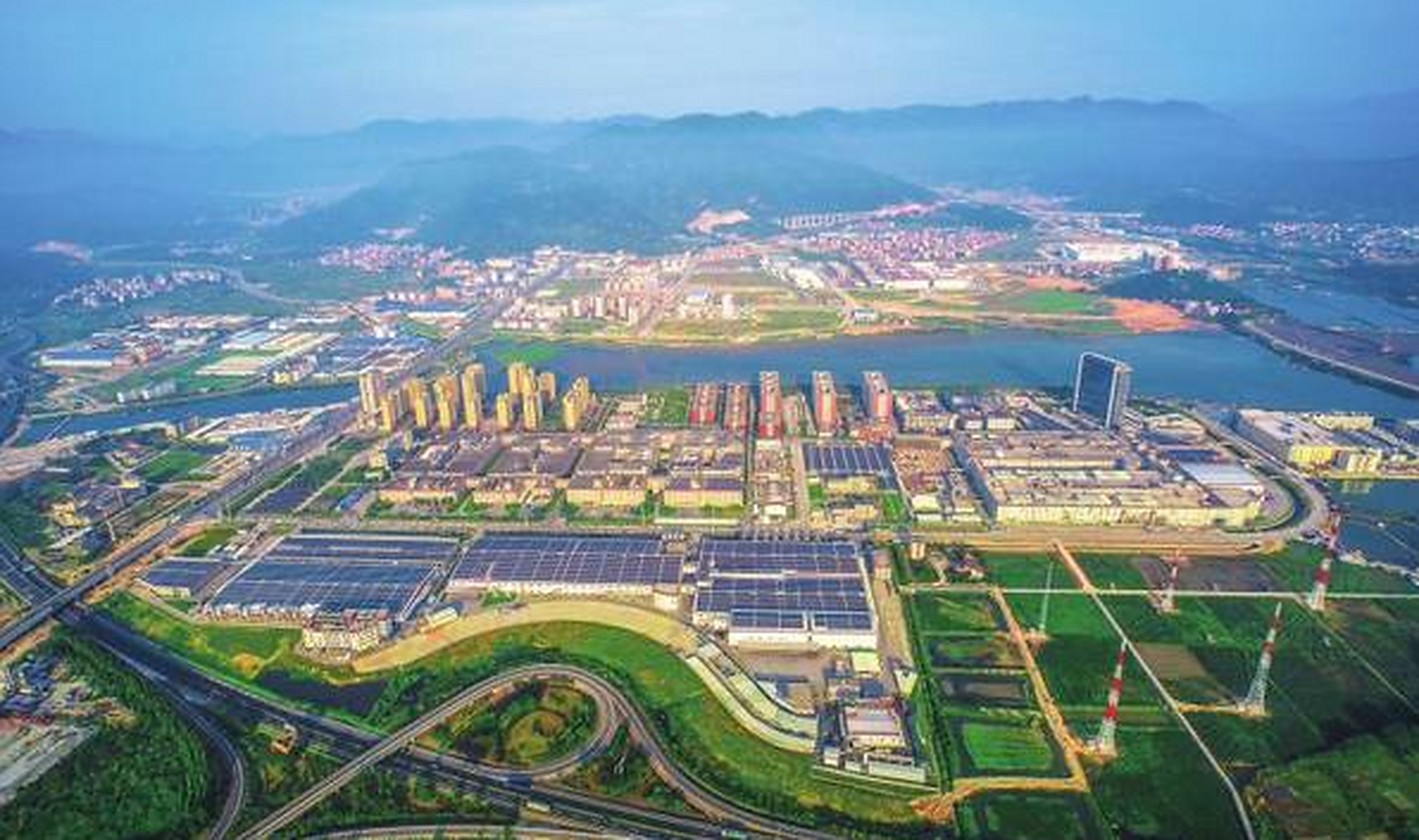 【#福建湾坞镇不锈钢产量占全国25%# #福建湾坞镇造出1.