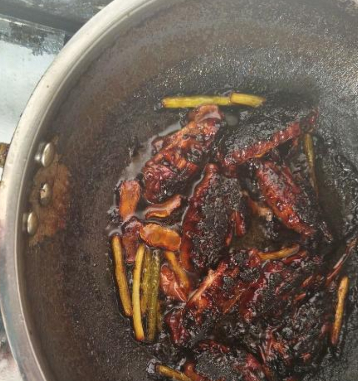 朋友第一次做可乐鸡翅,好像失败了