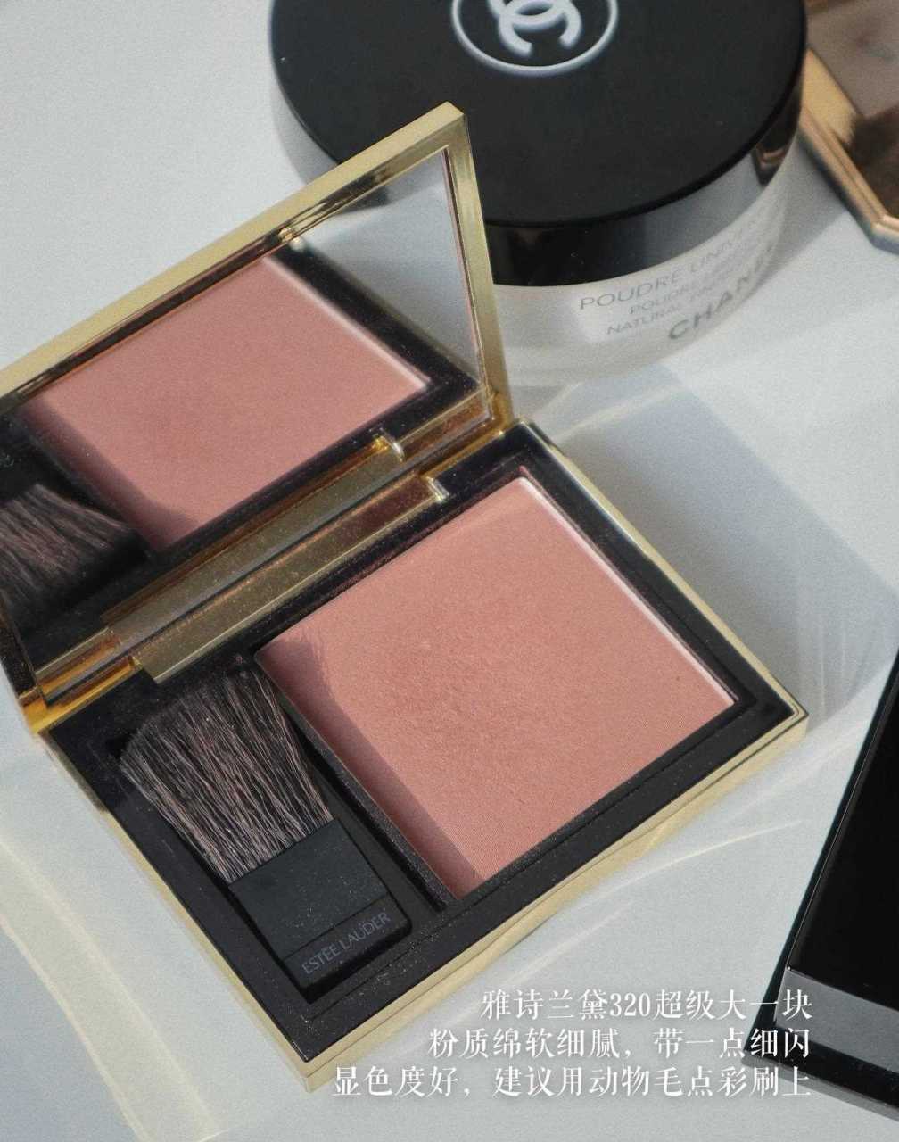 底妆:芦丹氏粉霜 色号:io ;[色] 近期基本每天都在用芦丹氏,即便不化