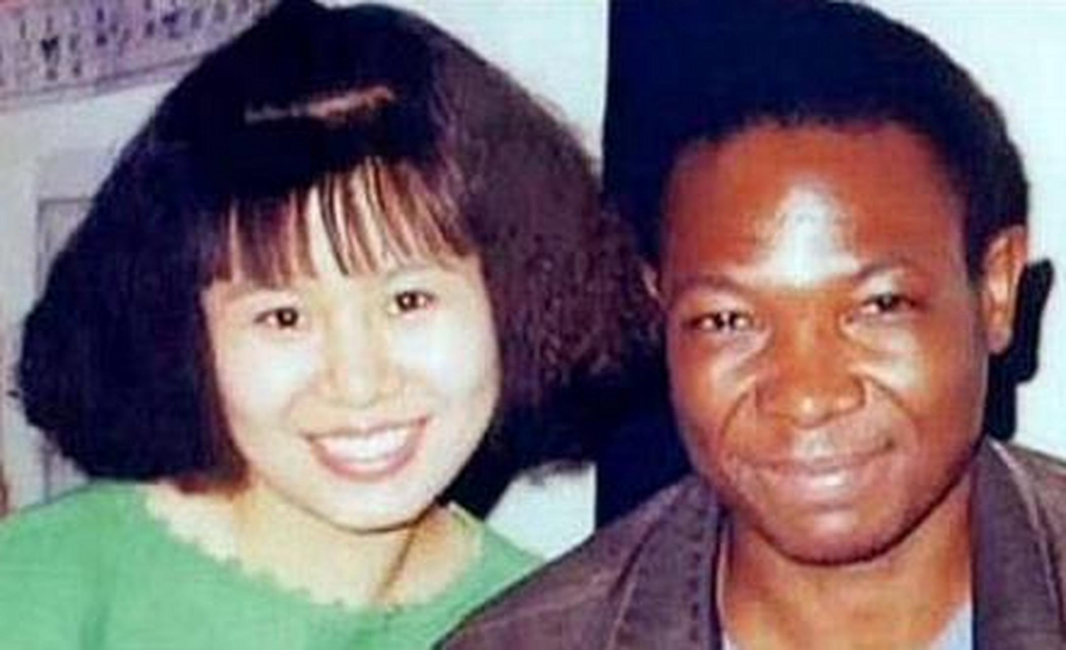 清华女学霸王丽红,嫁给黑人小伙,只身来到非洲,无法适应当地环境,却接