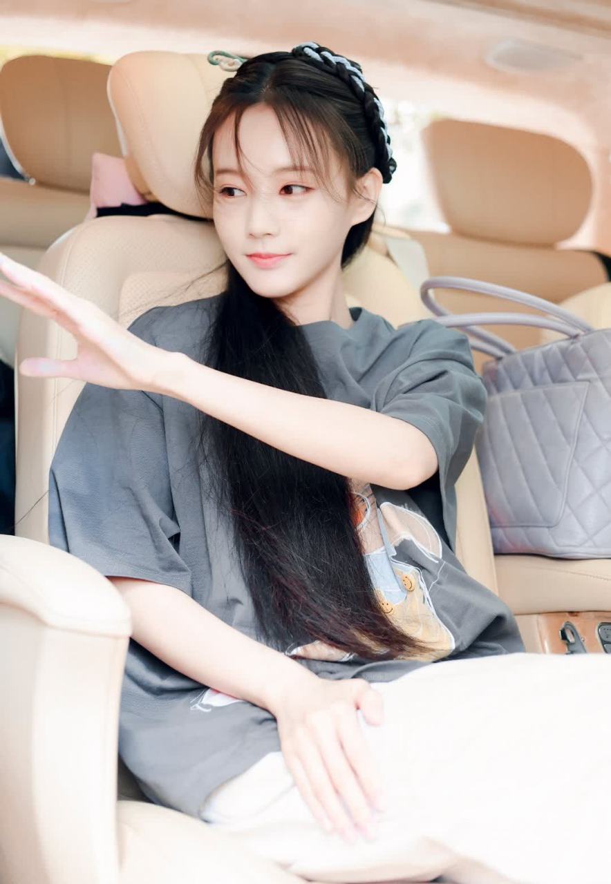 13de marzo x 笑脸   ?:普拉达    #潮召唤令#[偷笑]