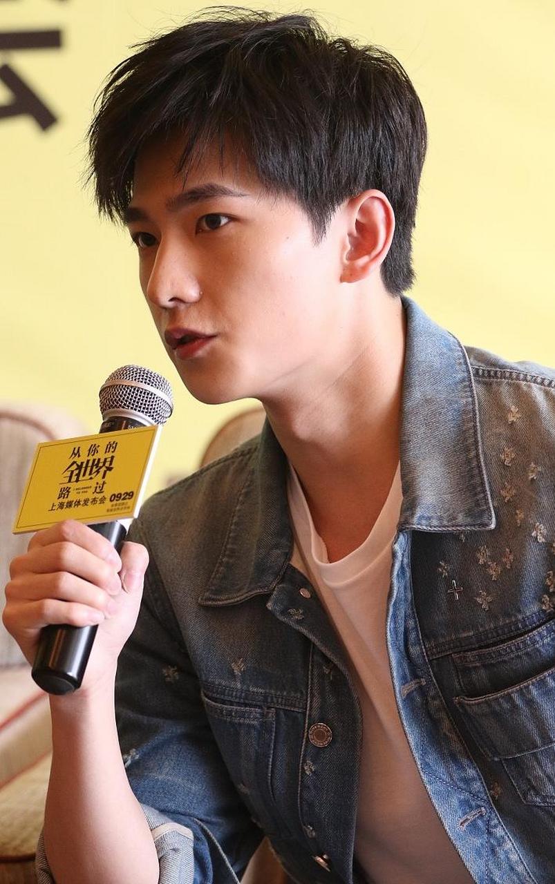 有瓜主透露,《狂飙》原本找的是张译和杨洋,后来换成了张颂文!