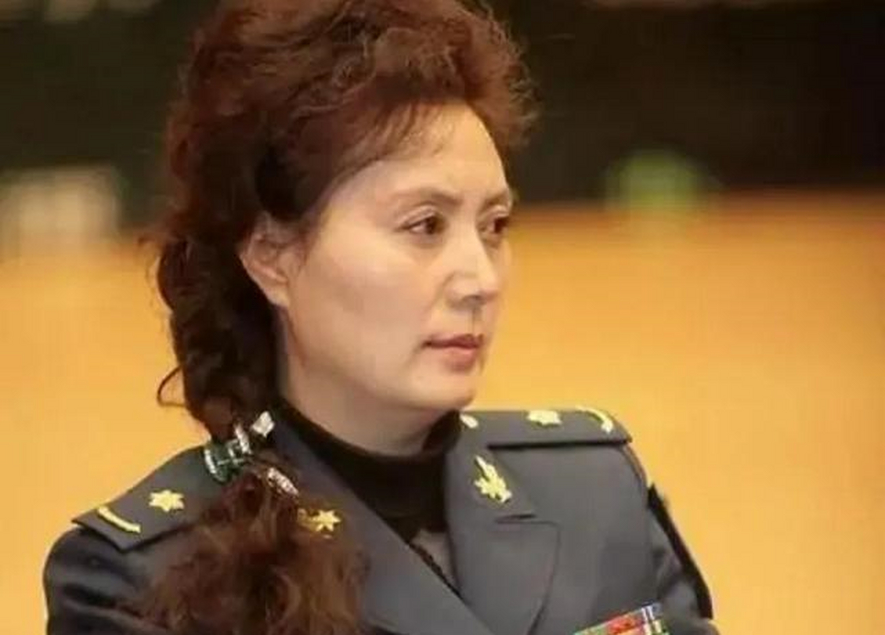 多年来温玉娟一直活跃在影视前沿,出演了上百部影视剧,获"德艺双馨"
