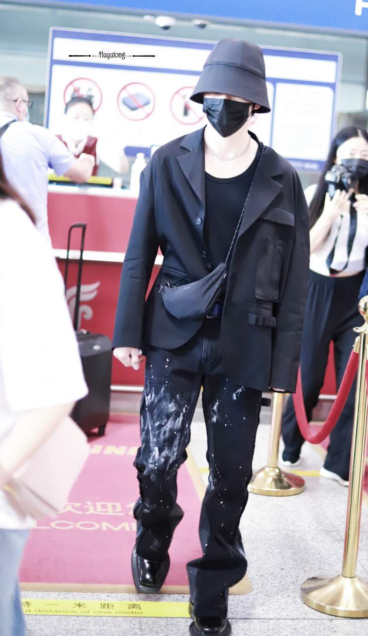 胡雨桐今天在机场的私人服务器上分享了.