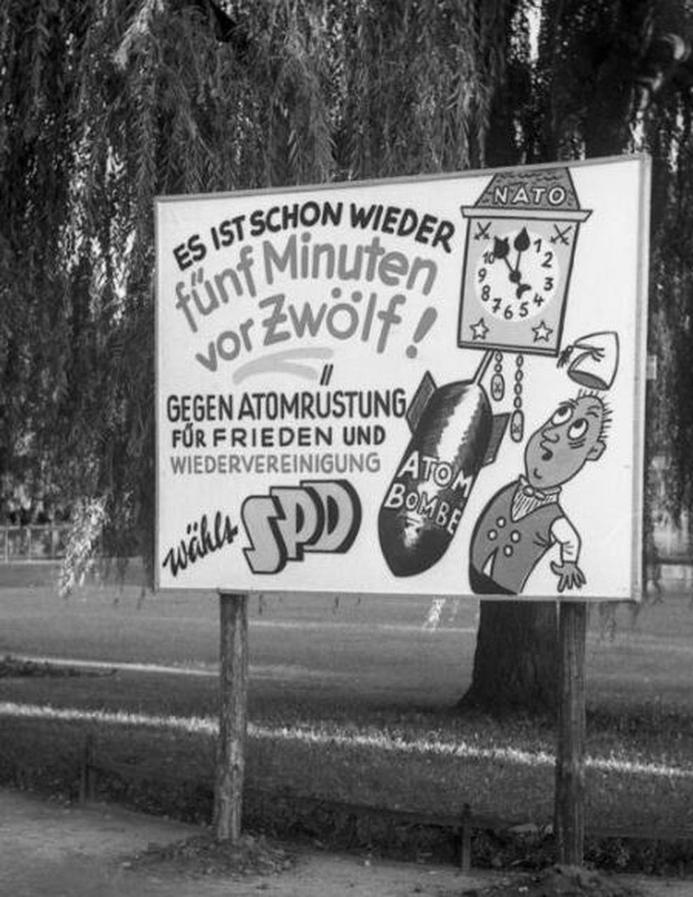 末日之钟 末日之钟(英语:doomsday clock),是一虚构钟面,由美国芝加哥