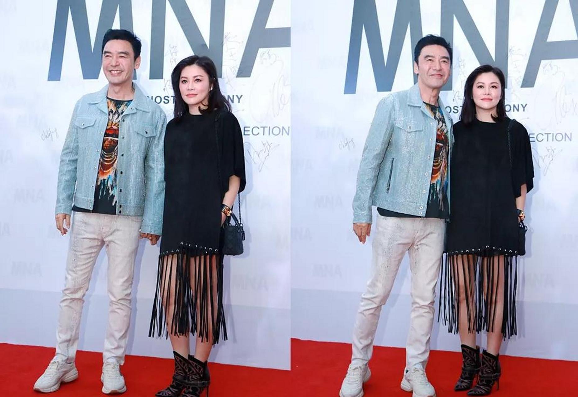 范姜和钟镇涛出席活动,范姜身穿黑色礼裙富态耐看,一张"旺夫脸"方正