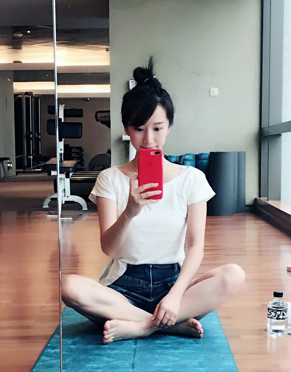 李念  健身房惬意自拍 [鲜花]