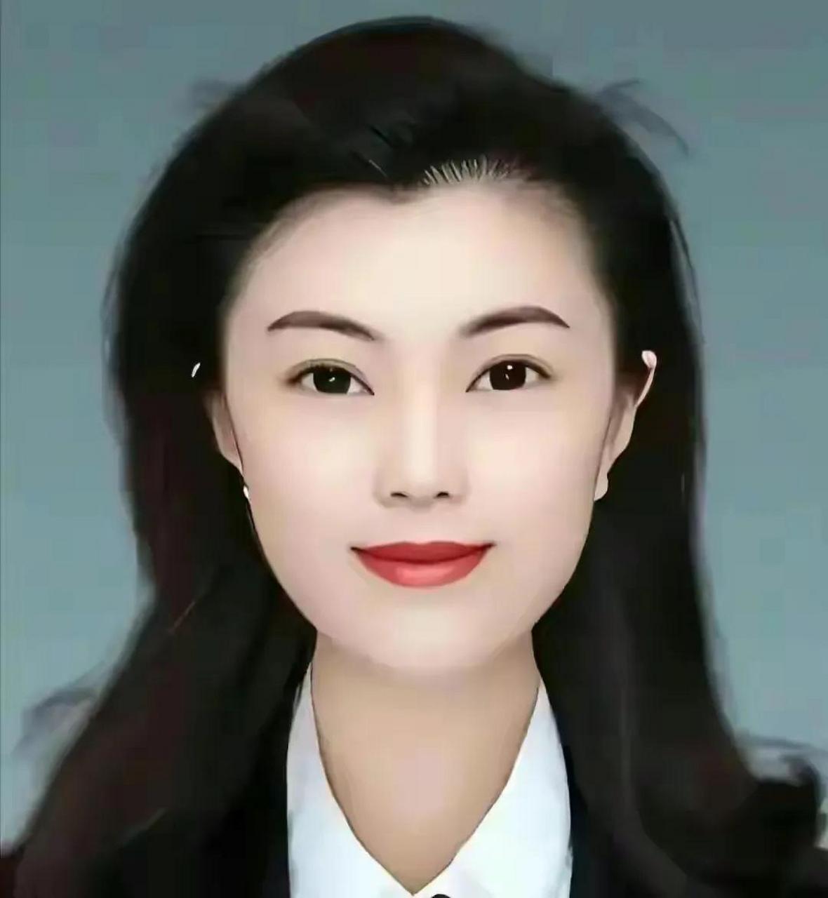 曾娴静作为一名80后美女官员,拥有高颜值和充实的简历,原本拥有美好的