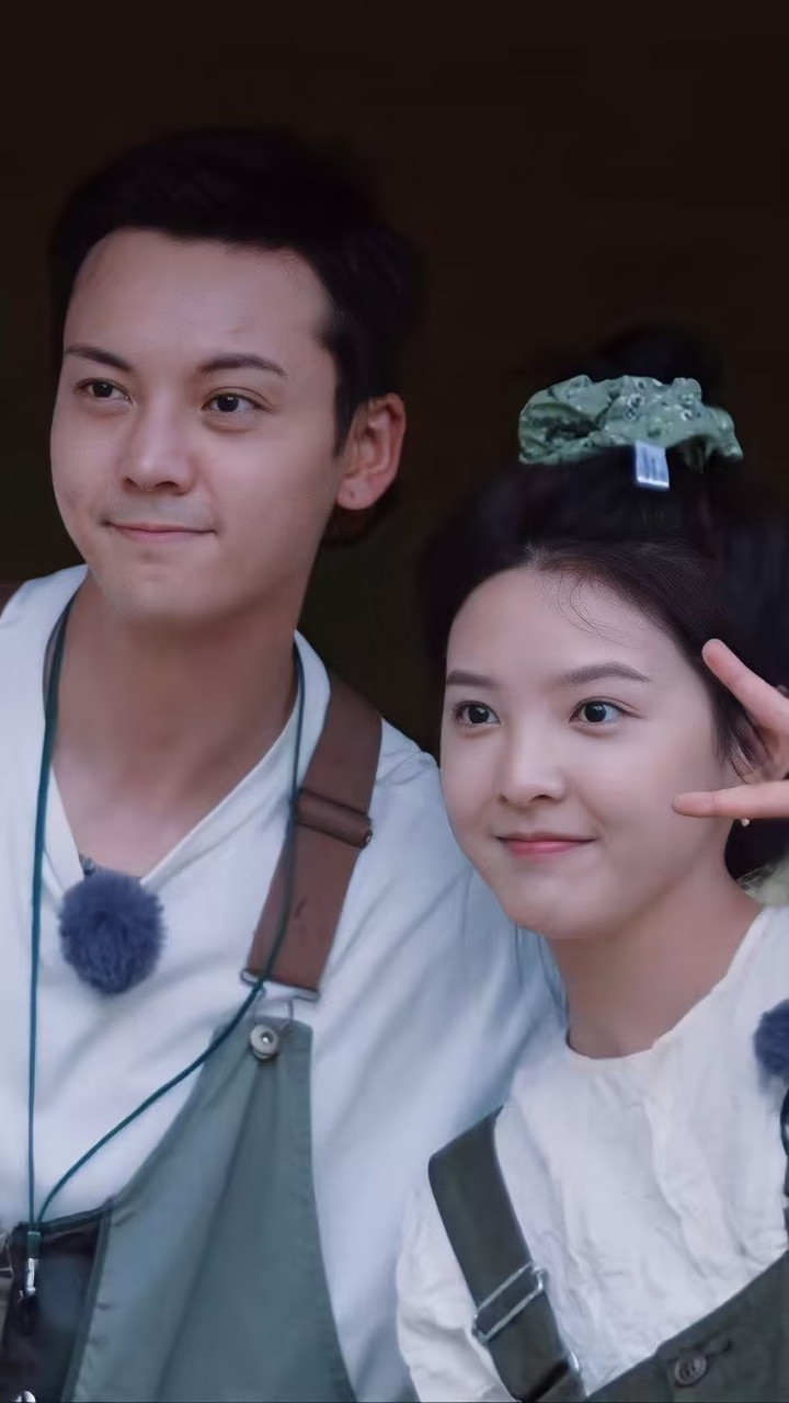 陈伟霆跟章若楠合作的电视剧《照亮你》开播了,片方上来就运作cp向