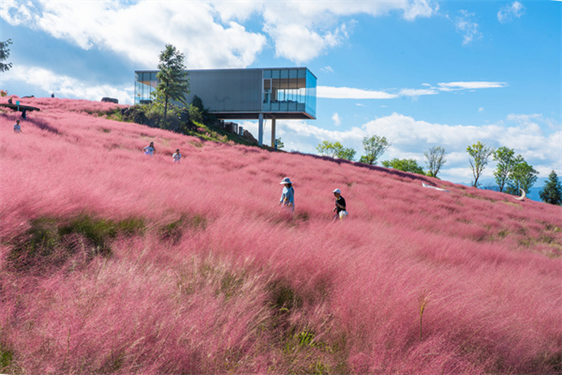 说起武隆懒坝国际艺术度假区,大伙儿都会想到它响当当的"名片"