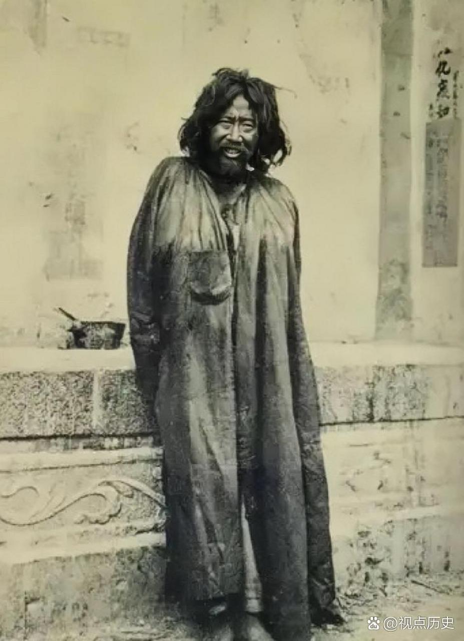 这蓬头垢面,貌似乞丐之人,你绝对想象不到他是谁?