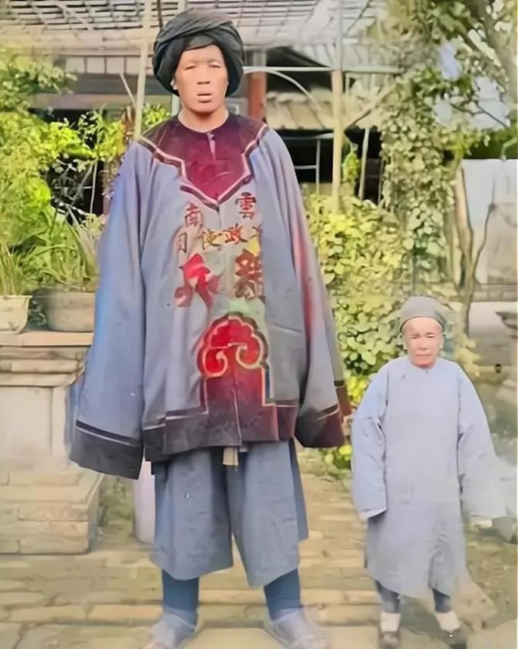 在光绪二十年,云南诞生了一位传奇巨人——常彦明.他的身高高达2.