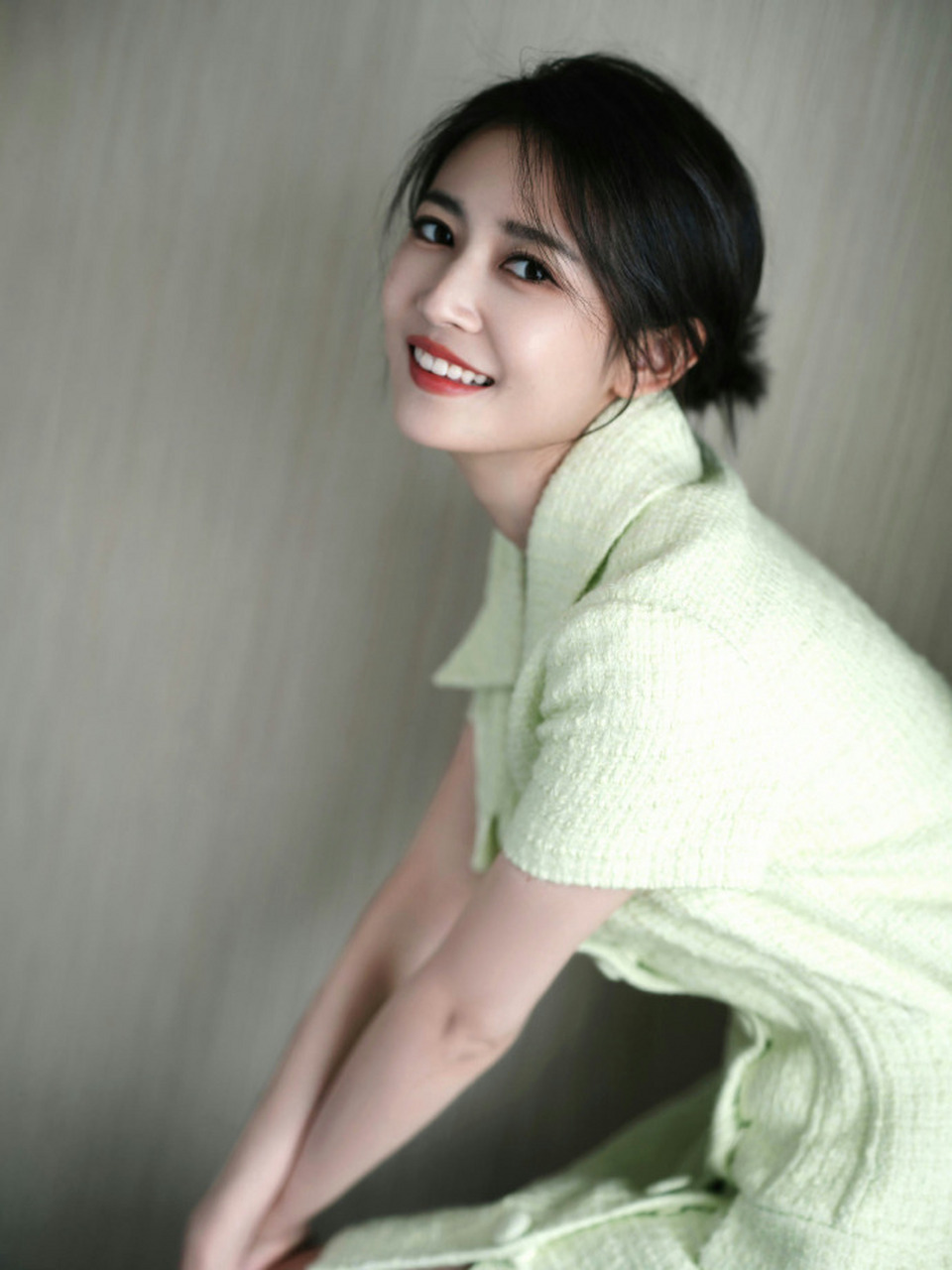 星闻#  陈钰琪,颜值高身材好,穿旗袍也很有味道! #陈钰琪