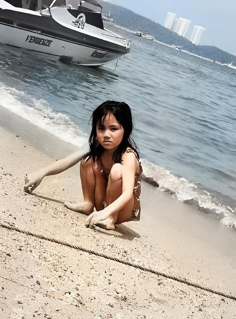 你不知道小邓紫棋已经唱了三年多了. 她从小就是一个强有力的女孩