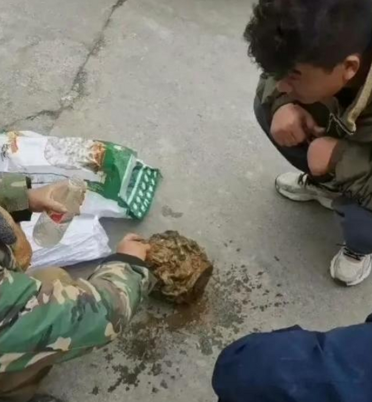 爸爸在工地挖到的,有人说是舍利子,有人收吗?