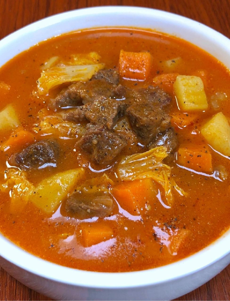 喜欢喝的罗宋汤 食材:牛腩200g,土豆1个,胡萝卜1个,番茄2个,洋葱半个