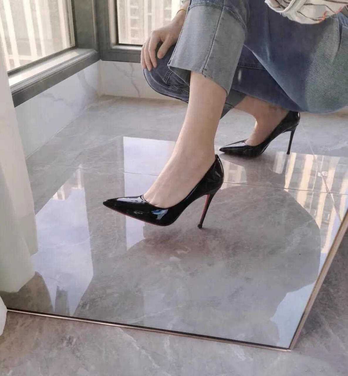 cl黑色漆皮红底高跟鞋,12cm高跟时尚优雅成熟