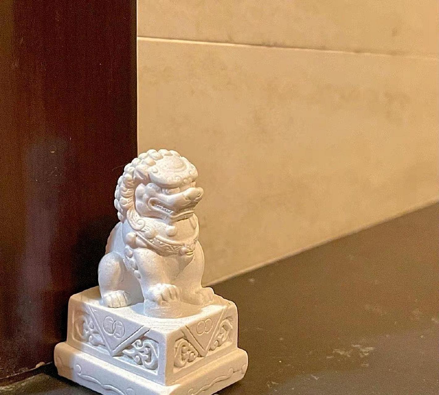 网上买的石狮子,结果拿回家一看.[左捂脸] #搞笑趣味图