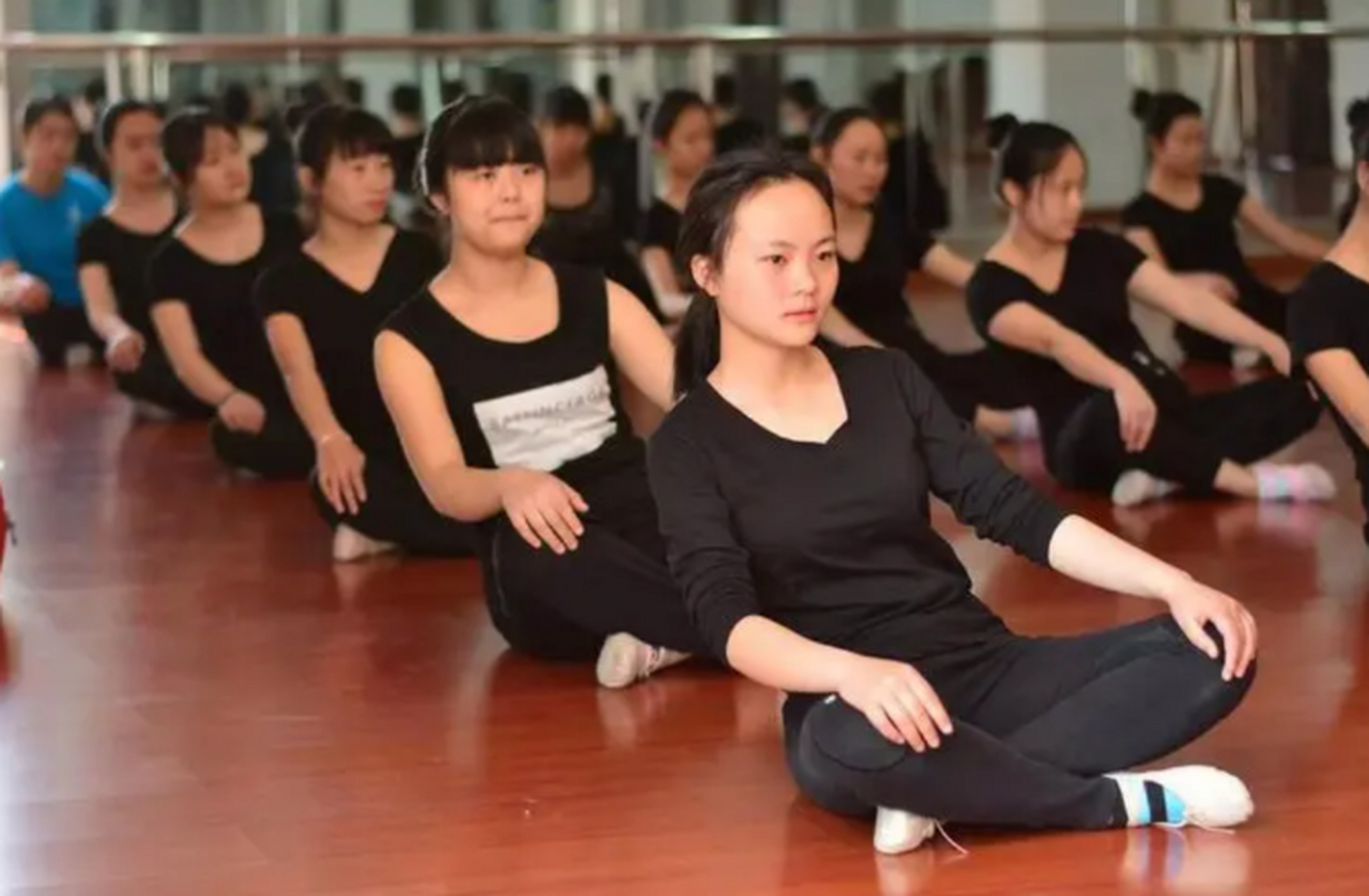 《初中毕业报考职校,女生是该学幼师还是上卫校?