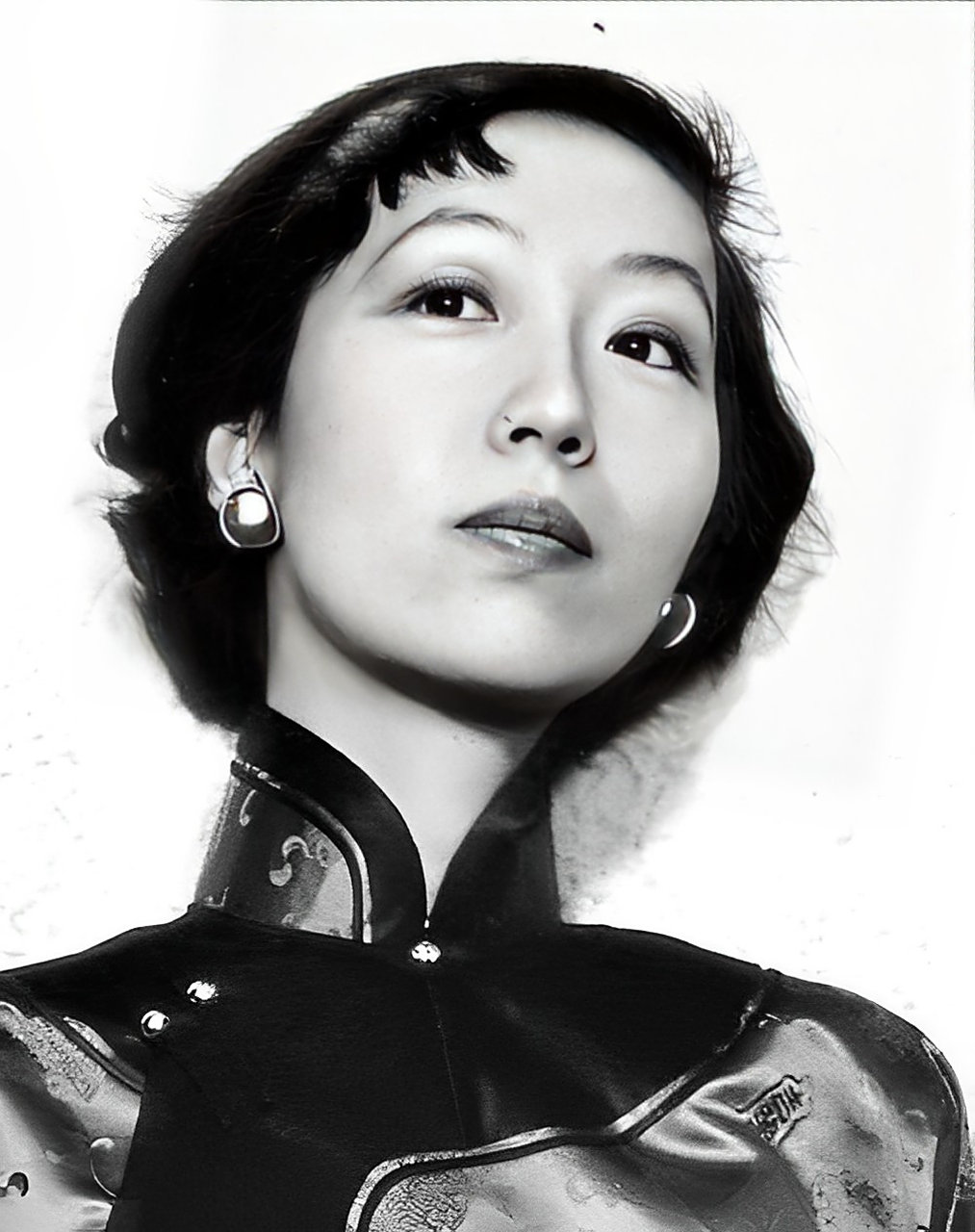 我想看看你是不是处女"张爱玲正在洗澡,妈妈黄素琼突然闯了进来