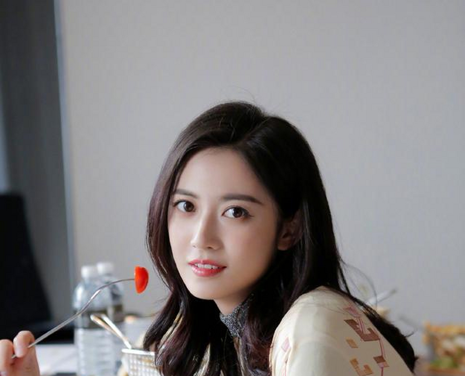 当红小花旦陈钰琪写真合集清新靓丽小公主![抱抱]