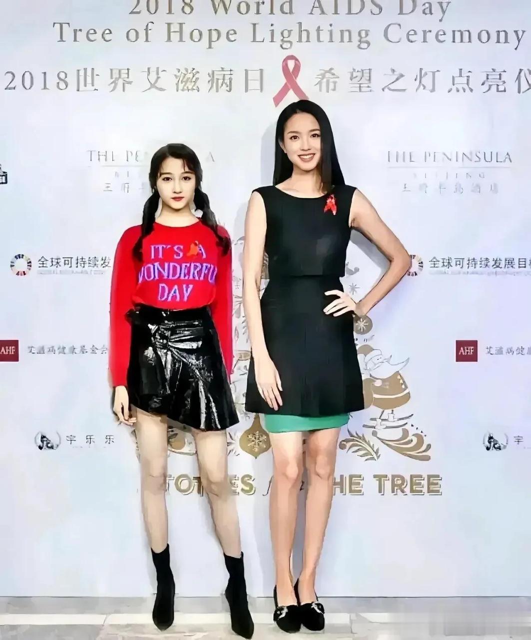 关晓彤1米73 ,张梓琳1米82～～～ 网友:合影杀手!世姐不是盖的!