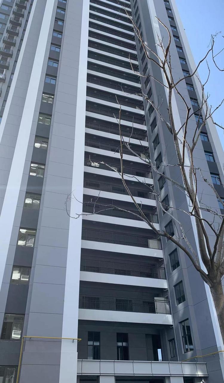 这套连廊房位于淄博宏程·云棠,120m三室两厅一位一厨的户型!