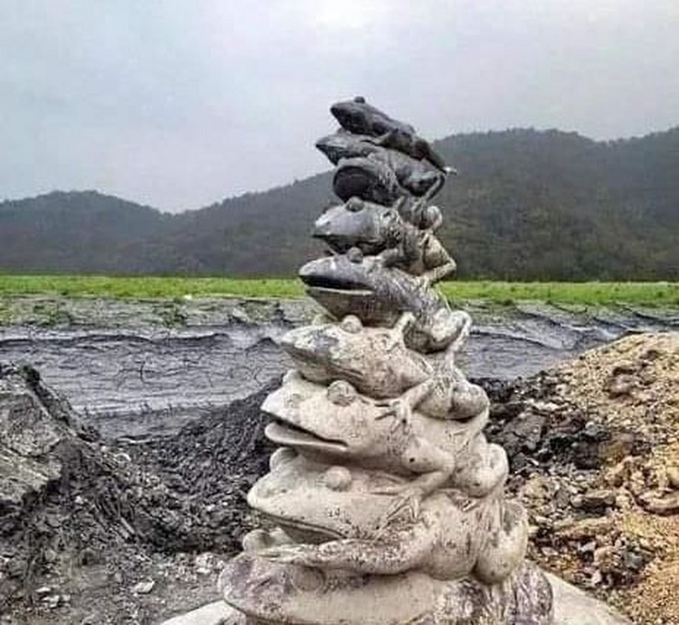 3月19日,台湾日月潭九蛙叠像全部露出