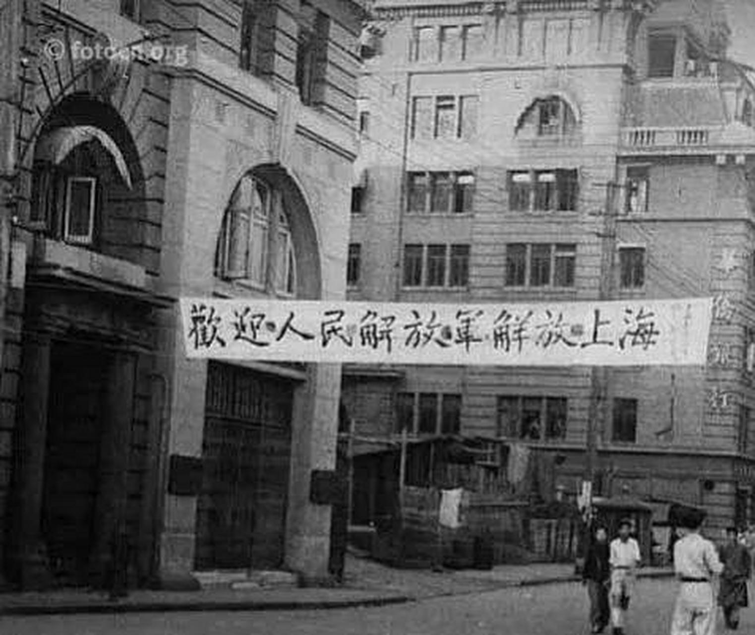 1949年,汉奸姚祖舜在洗鸳鸯浴时,拿着尖刀对着自己怀孕5个月的女友宋