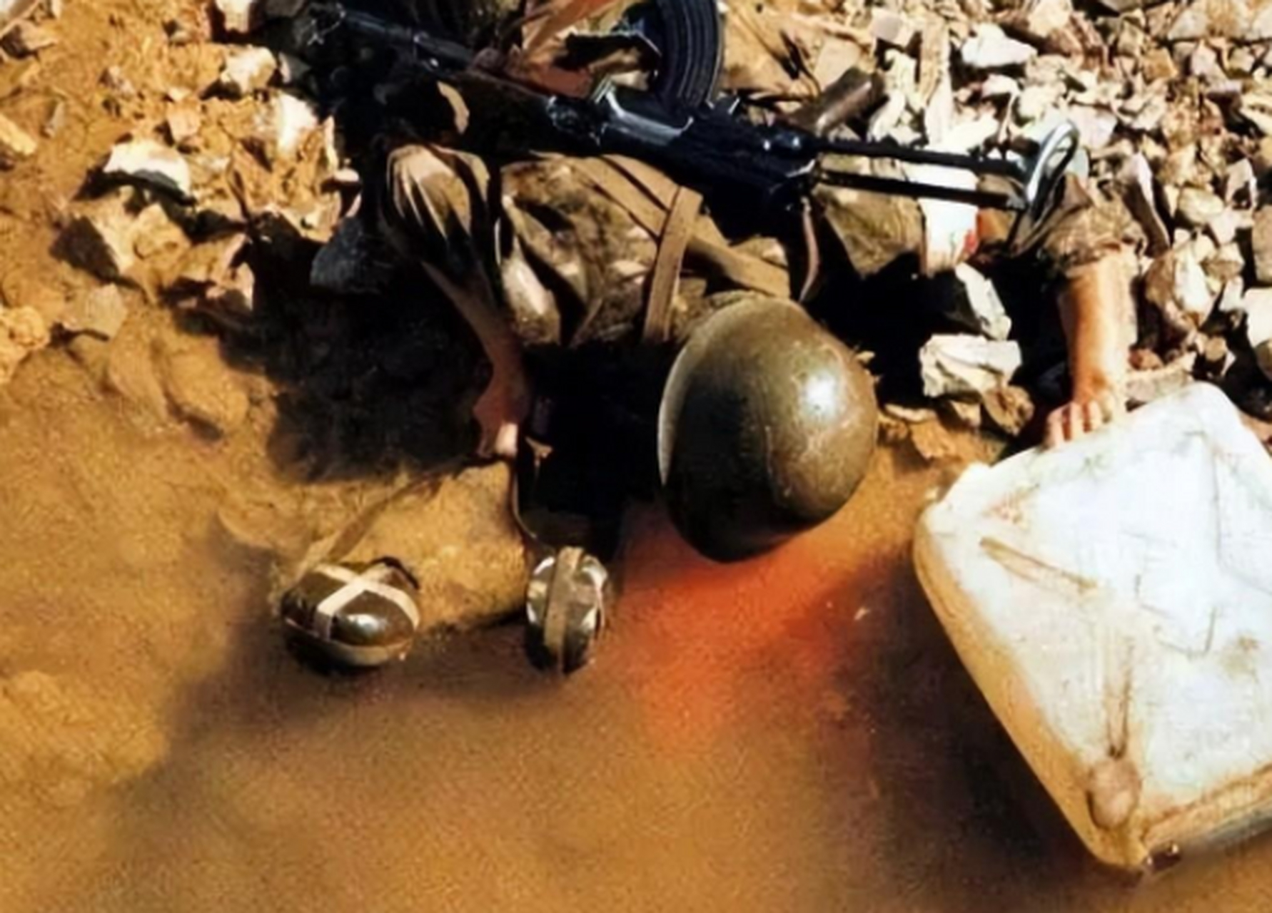 这是在中越边境上我们牺牲的小战士,第1张图的小战