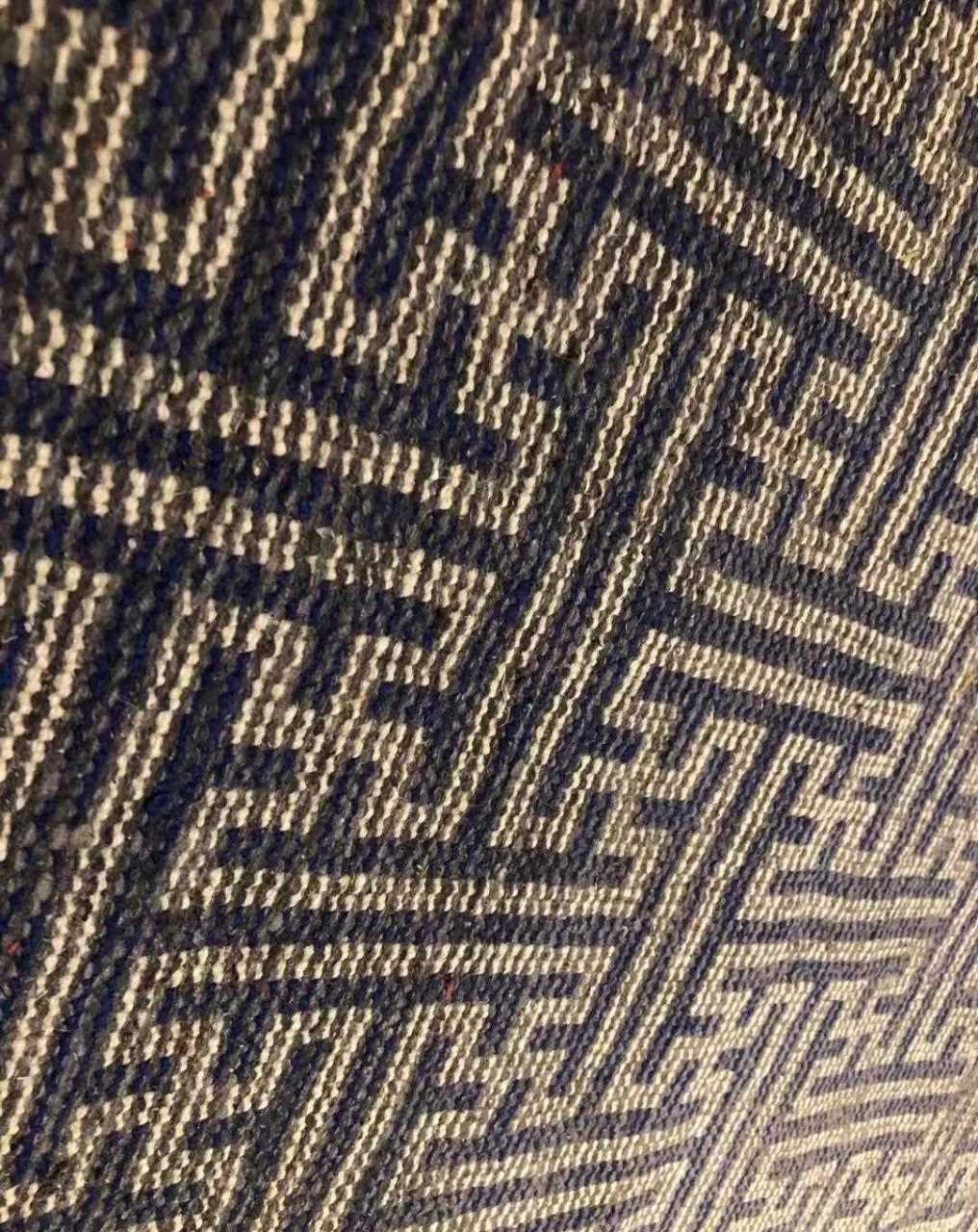 【卍】字纹老羊毛地毯一对,卍字不到头寓意吉祥连绵不断,卍字是在佛像