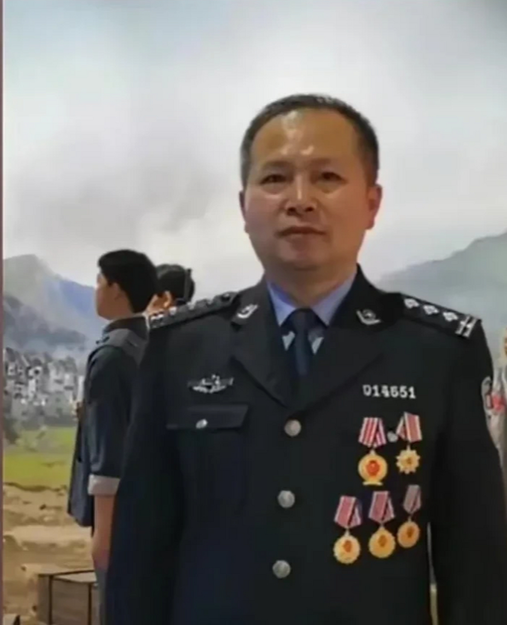 安徽省蚌埠市一级警督刘建在公安局目睹了众多警察烧毁档案的事件曾在