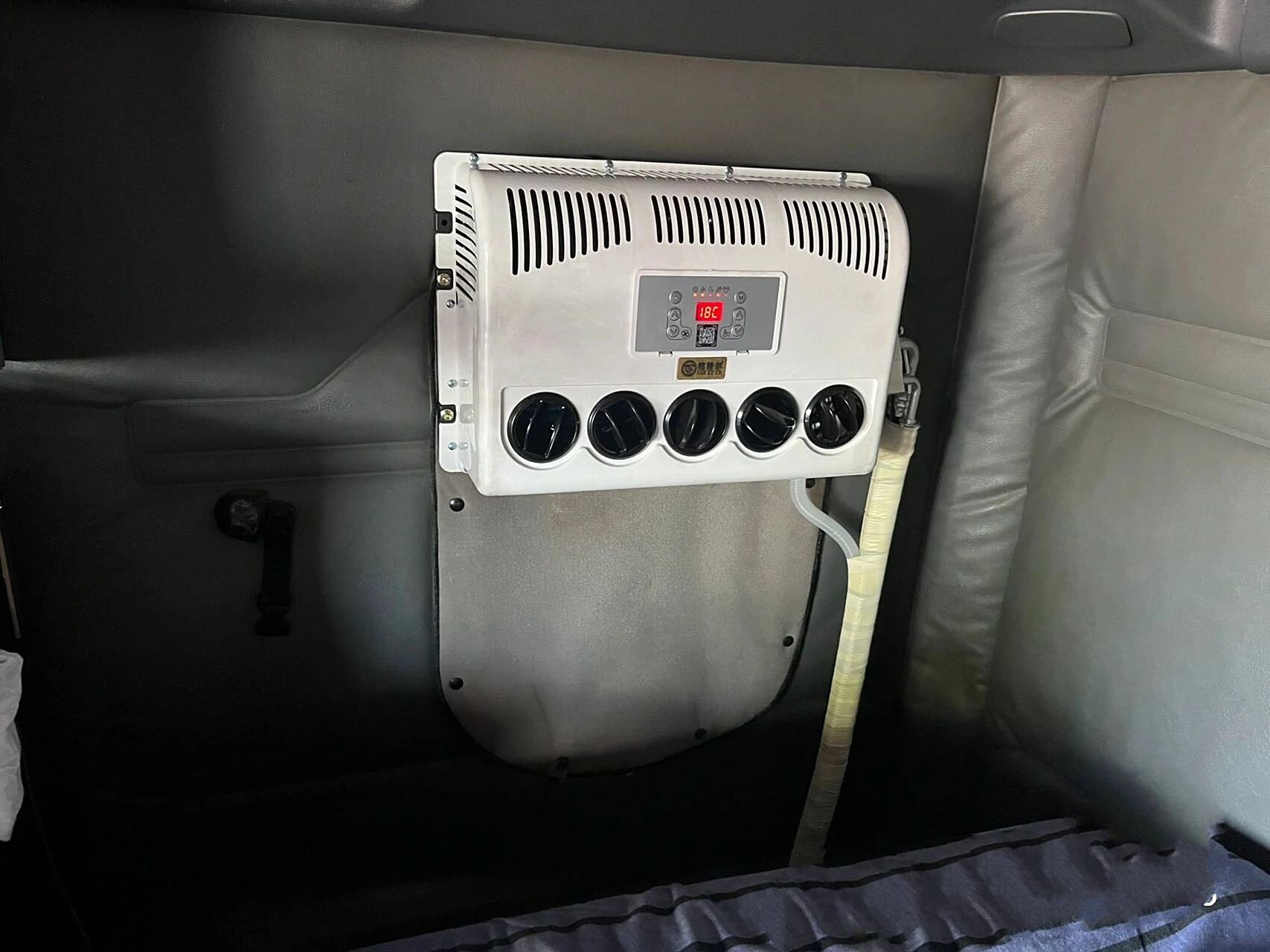 卡车驻车空调全12v电池供电,绝对静音,省柴油,没有噪音,让您安静的