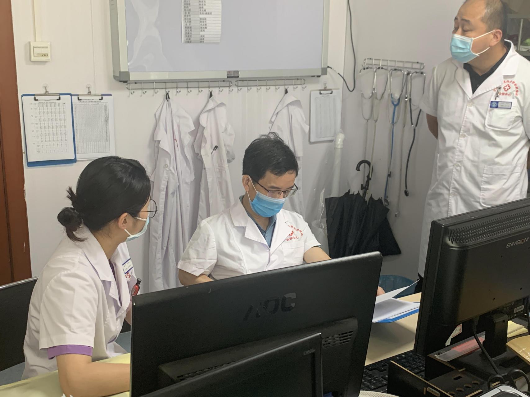 大家好,我是尹德海,就职于北京协和医院中医主任医师,副教授,中西医