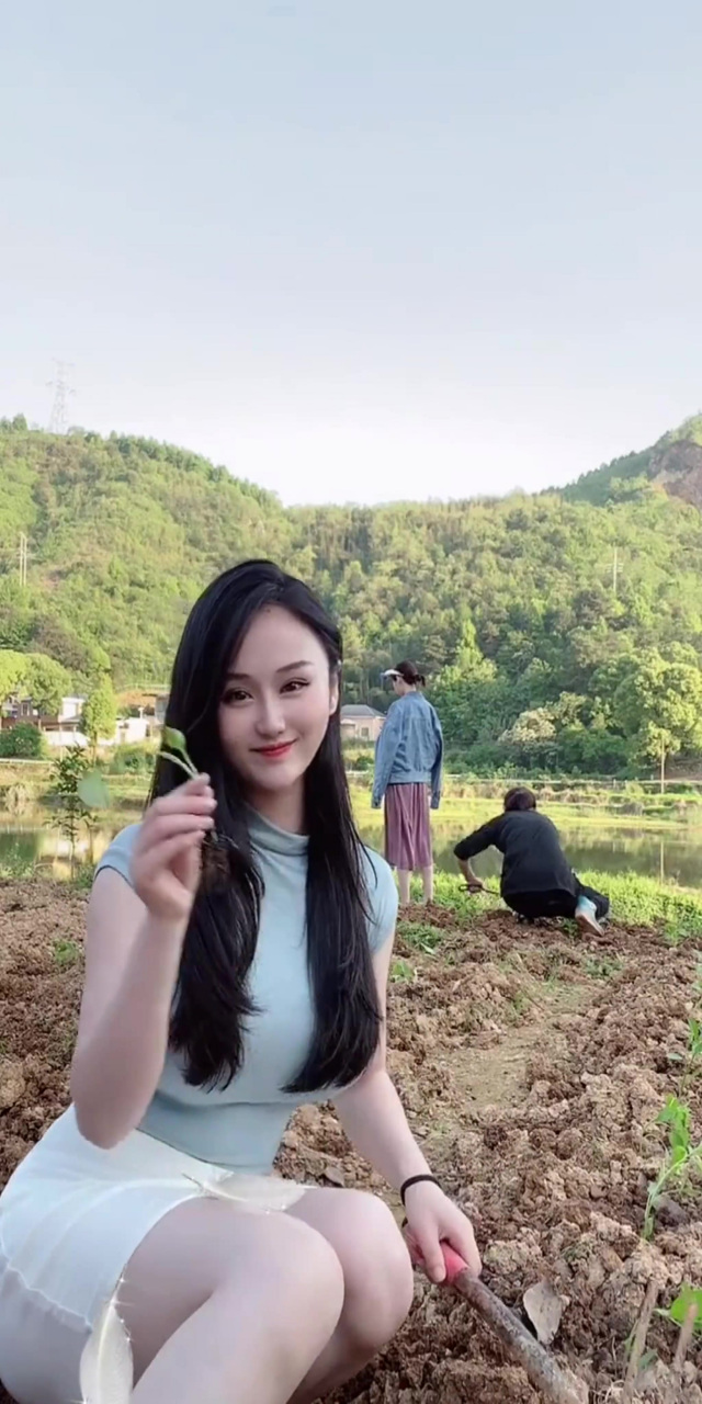 漂亮又贤惠的农村女孩