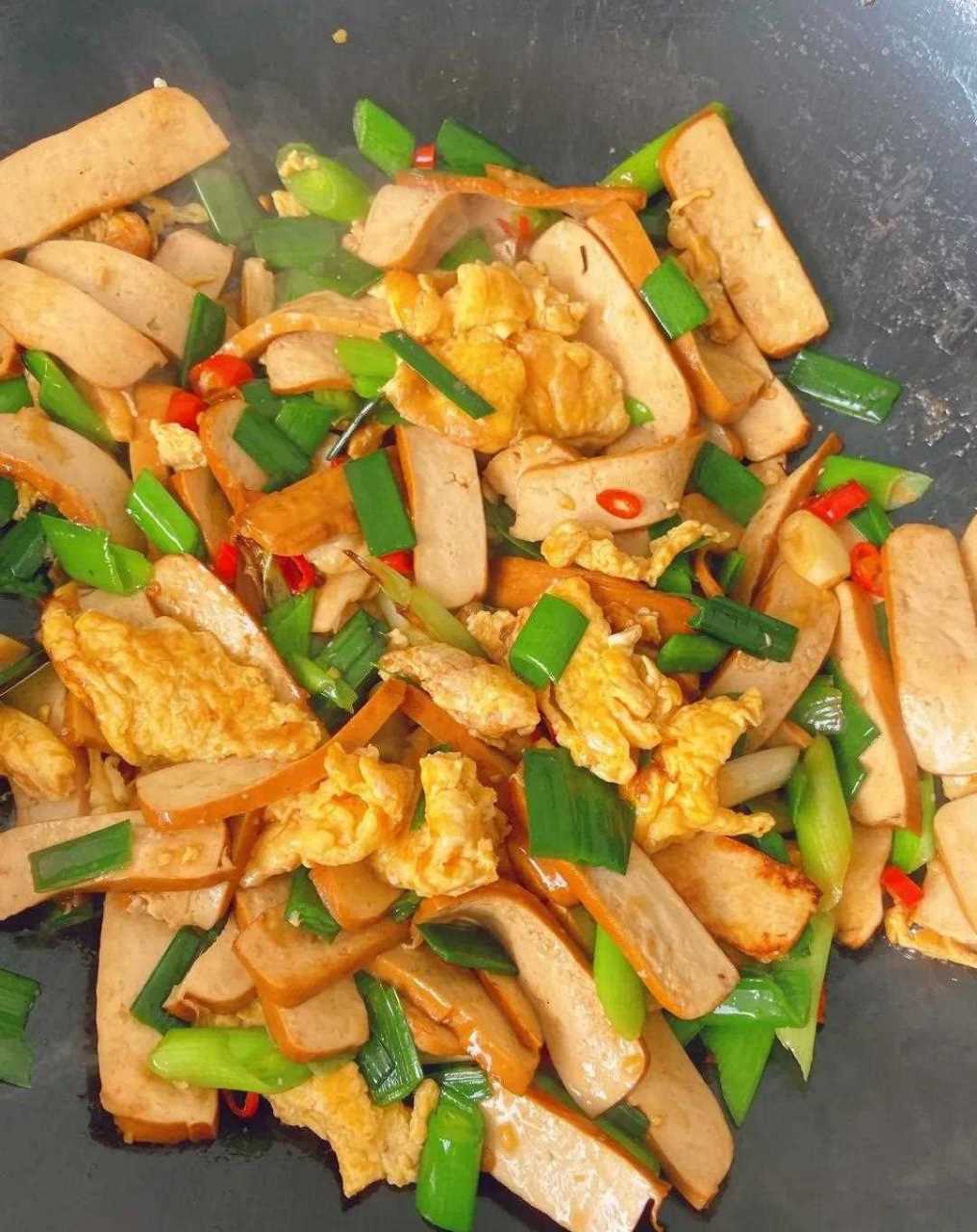 香干炒鸡蛋~ 每天分享一道家常菜,香干,鸡蛋,都是最常见的食材,烹饪