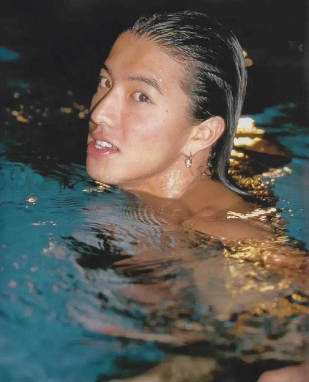 18岁时候的木村拓哉,真的是荷尔蒙爆棚,太帅了.