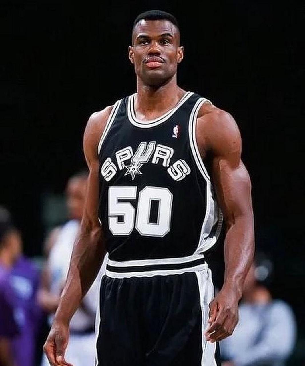 gif创作人# 大卫罗宾逊的肌肉非常完美, nba球员最喜欢这样的身材