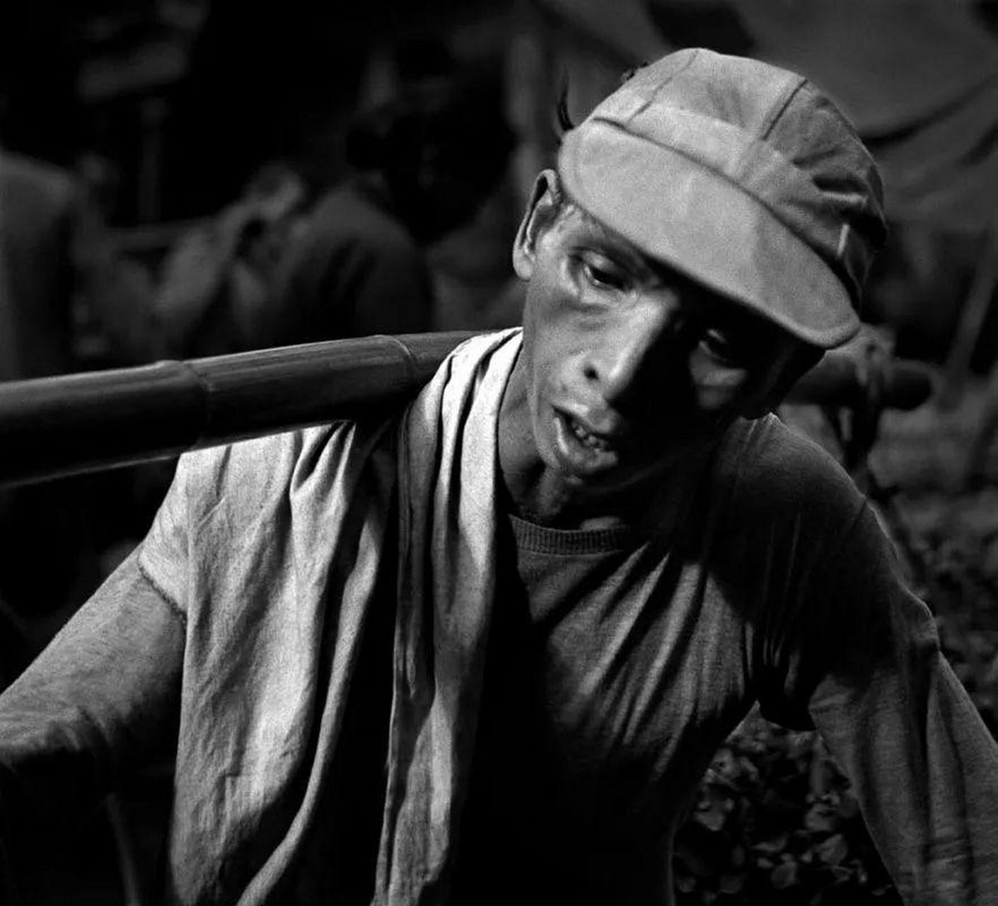 常宝霆和白全福某次演出,主办方赠二位名酒两瓶以为纪念.