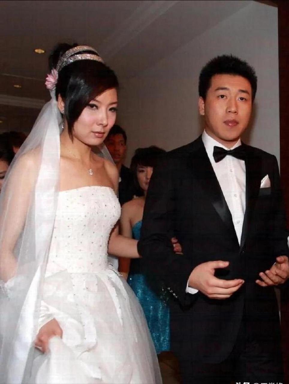 不久,庞伟和杜丽喜结连理,那么杜丽干嘛这么急着要把自己嫁出去?