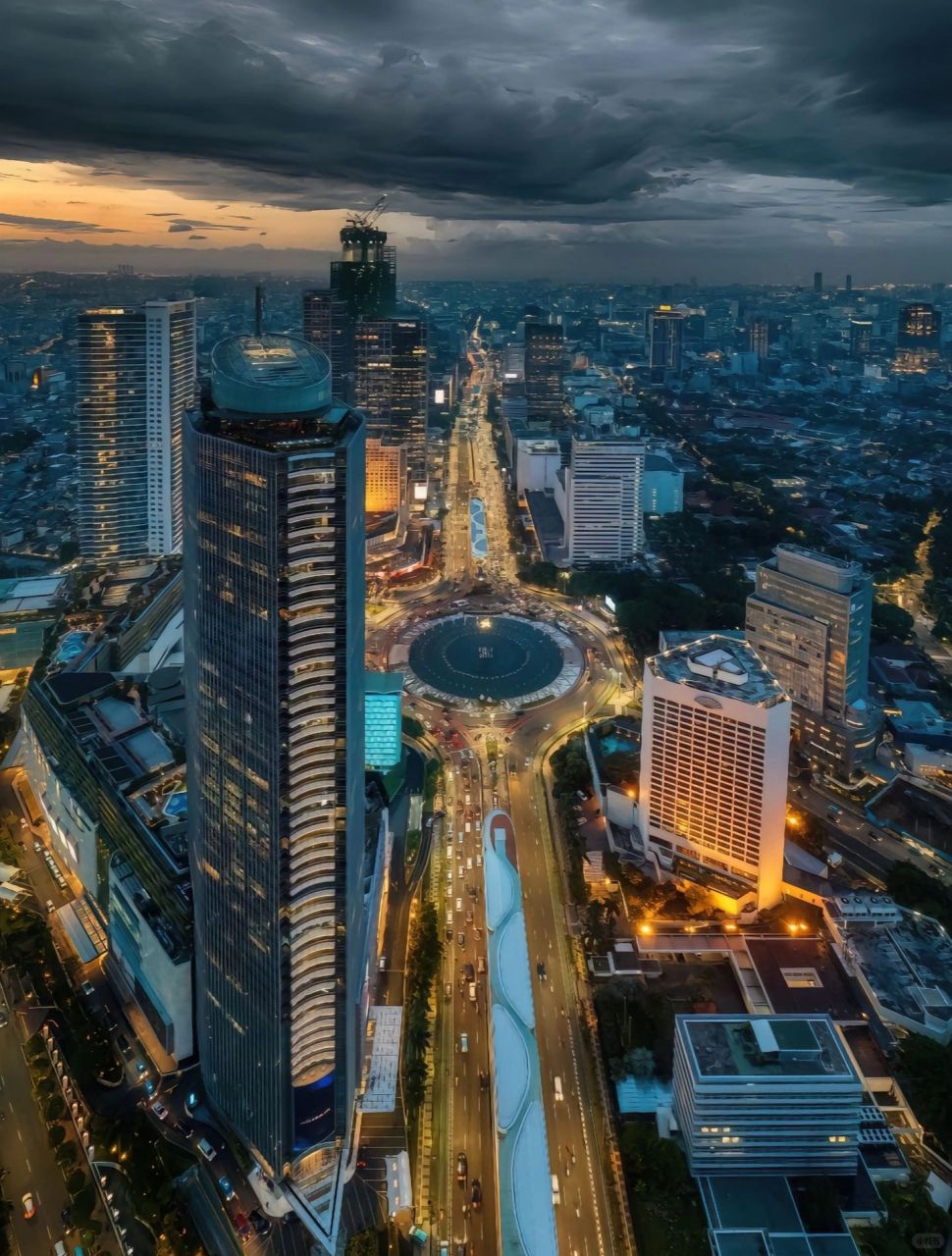 东南亚第一大城市～雅加达  大雅加达地区,人口超三千万,人均gdp为1.