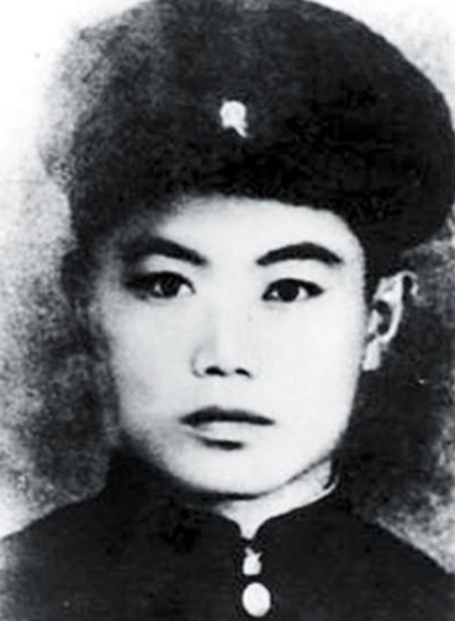 1951年3月2日拂晓,朝鲜新成川车站附近的沸流江大桥上,一列满载弹药的