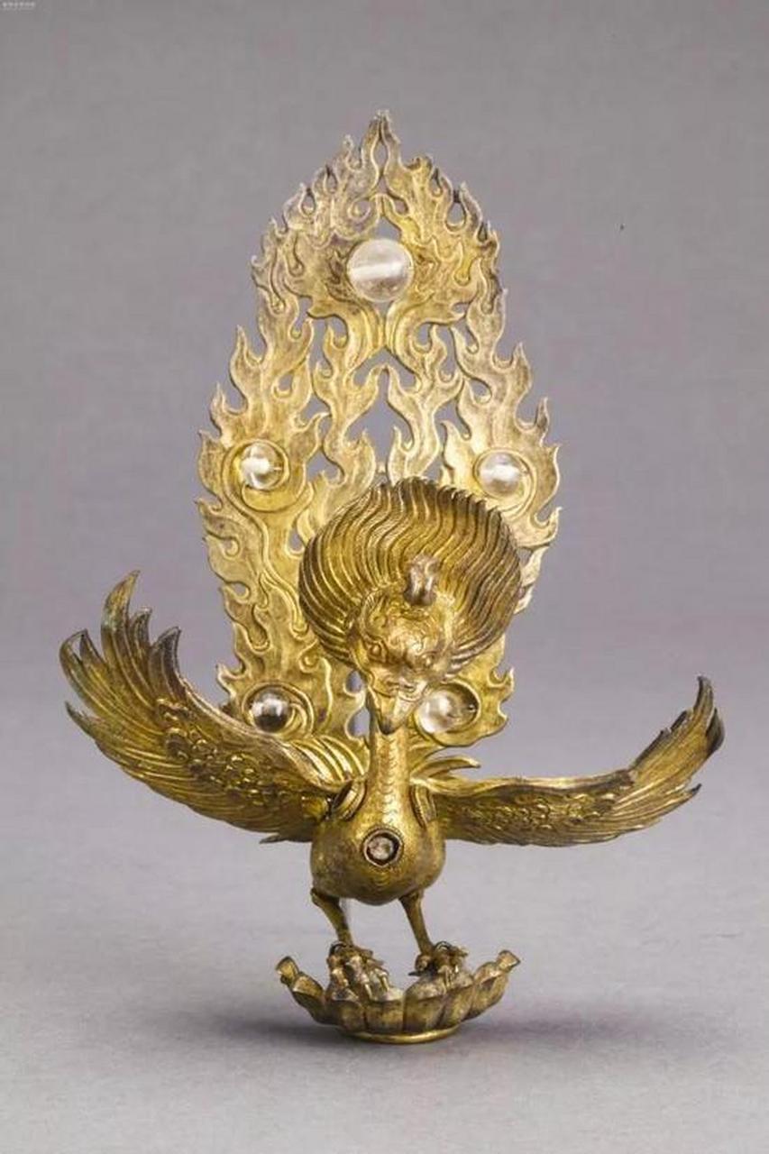 金翅鸟是佛教天龙八部中的迦楼罗,毗湿奴的坐骑,佛家典籍中称其勇猛