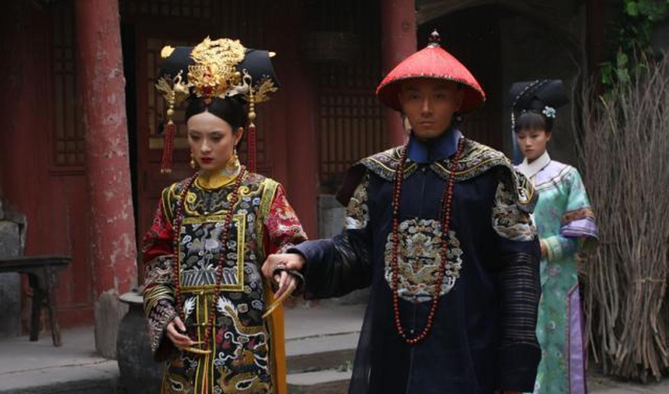 甄嬛到死没发现,果郡王服毒酒并不全是为了自己果郡王最后喝下毒酒,并